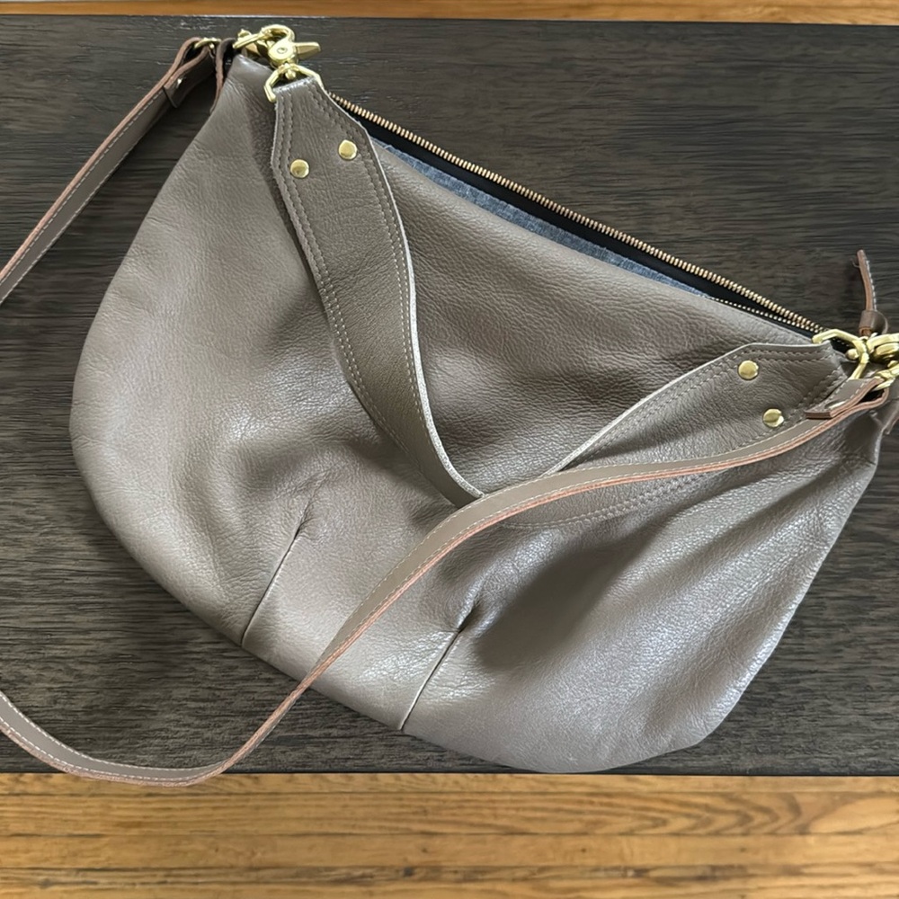 Clare V. Moyen Messenger